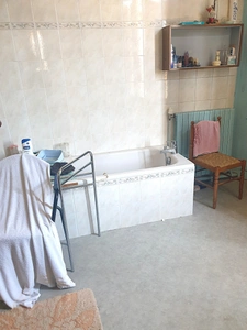 House 182 m² for sale in CHALAIS (16) with 7 rooms, 4 to 6 bedrooms – Amenities within walking distance – Great potential! Land!