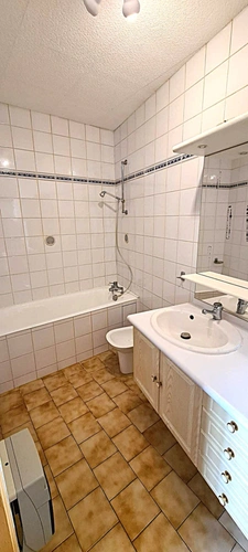 A vendre 3 pièces CHALAIS (16) Local/Bureau avec 1 chambre, 79,50 m²