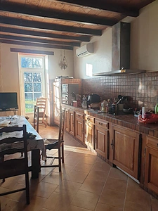 House of 400 m² of living space for sale, near Barbezieux (16), outbuildings of approximately 1,000 m², land of 12,000 m²!!!