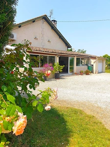 House 181 m² – Barbezieux (16) – 4/5 bedrooms, 3,300 m² plot, 2 garages