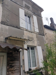 🏡 CHALAIS (16) Maison de ville à fort potentiel – 134 m² habitables + studio 39 m² – À rénover