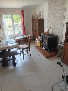 House 182 m² for sale in CHALAIS (16) with 7 rooms, 4 to 6 bedrooms – Amenities within walking distance – Great potential! Land!
