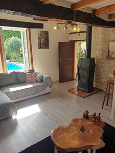 Stone house of 145 m² for sale, 6 rooms, BELLEVIGNE (16), 3/4 bedrooms plus swimming pool.