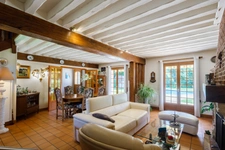 Magnifique maison contemporaine de 5 pièces avec piscine extérieure