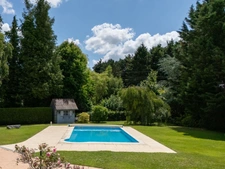 Magnifique maison contemporaine de 5 pièces avec piscine extérieure