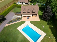 Magnifique maison contemporaine de 5 pièces avec piscine extérieure