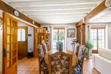 Magnifique maison contemporaine de 5 pièces avec piscine extérieure