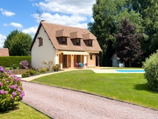 Magnifique maison contemporaine de 5 pièces avec piscine extérieure