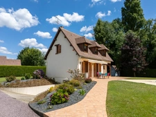 Magnifique maison contemporaine de 5 pièces avec piscine extérieure
