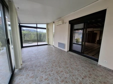Maison familiale avec dépendance – 144 m² habitables – Terrain 835 m² – La Sauvetat (63730) - 344 000 euros