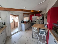 Maison à vendre - 5 chambres - 119 m² habitables + 150 m² dépendances - Fort potentiel locatif - 299 000 € - Saint-Maurice (63270)