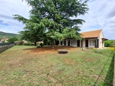 Maison familiale de plain-pied avec sous-sol - 129 m² habitables – 320 000 €