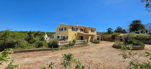 CALENZANA Maison à vendre 305 m² terrain de 5600 m² - Piscine - vue sur Calvi.