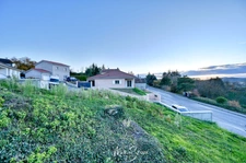 Terrain à bâtir au cœur de la végétation 