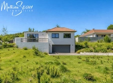 Terrain à bâtir au cœur de la végétation 