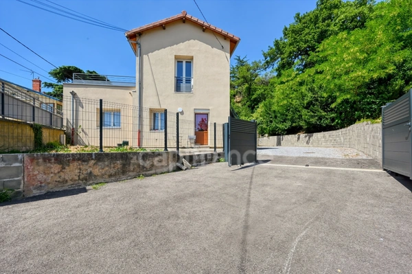 Maison en limite de campagne - 6 Pièces - Hauteurs de Givors - Divisée en 2 appartements - Potentiel locatif 