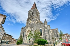 Terrain à bâtir au cœur de la végétation 