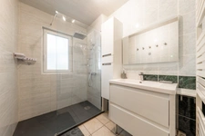 Maison traditionnelle sur sous-sol de 1997, sur une parcelle de 1286 m².