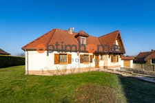 Maison traditionnelle sur sous-sol de 1997, sur une parcelle de 1286 m².