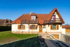 Maison traditionnelle sur sous-sol de 1997, sur une parcelle de 1286 m².