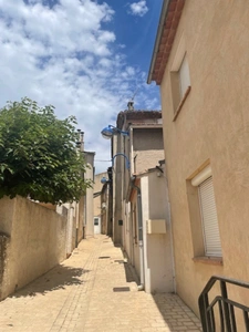 T2 A RENOVER DANS MAISON DE VILLE MEYREUIL (13)