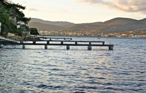 Var(83) à vendre-Golfe de Saint Tropez-1 Bastide et 1 maison-Terrain 2 117 m², 2 piscines- Gassin-St-Tropez Bord de mer