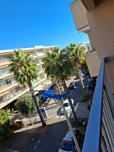 CAVALAIRE, Grand T2 48 m²+ Terrasse 10M2, 3e étage lumineux, ascenseur 240 000 Euros 