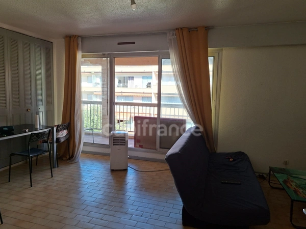 CAVALAIRE, Grand T2 48 m²+ Terrasse 10M2, 3e étage lumineux, ascenseur 240 000 Euros 