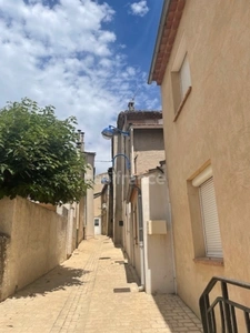 T2 A RENOVER DANS MAISON DE VILLE MEYREUIL (13) 95 000 euros