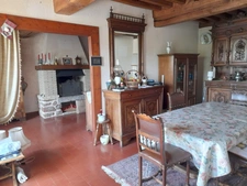 Maison à Cussy en Morvan  de 136 m2 - 8 pièces - diverses dépendances - terrain 1182 m2