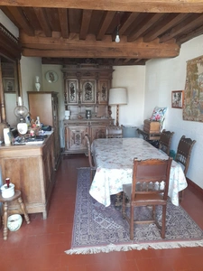 Maison à Cussy en Morvan  de 136 m2 - 8 pièces - diverses dépendances - terrain 1182 m2