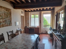 Maison à Cussy en Morvan  de 136 m2 - 8 pièces - diverses dépendances - terrain 1182 m2