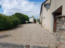 Maison à Cussy en Morvan  de 136 m2 - 8 pièces - diverses dépendances - terrain 1182 m2