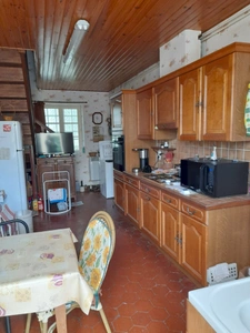 Maison à Cussy en Morvan  de 136 m2 - 8 pièces - diverses dépendances - terrain 1182 m2