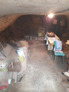 Maison à Cussy en Morvan  de 136 m2 - 8 pièces - diverses dépendances - terrain 1182 m2