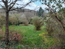 AUTUN (71) - Stone house 165 m2 - 7 rooms (4 bedrooms) - garage - workshop - LAND 1165 m2
