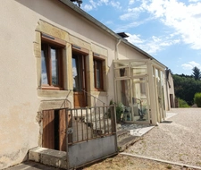 Maison à Cussy en Morvan  de 136 m2 - 8 pièces - diverses dépendances - terrain 1182 m2