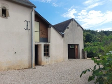 Maison à Cussy en Morvan  de 136 m2 - 8 pièces - diverses dépendances - terrain 1182 m2