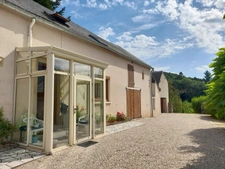 Maison à Cussy en Morvan  de 136 m2 - 8 pièces - diverses dépendances - terrain 1182 m2