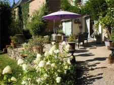AUTUN (71) - Stone house 165 m2 - 7 rooms (4 bedrooms) - garage - workshop - LAND 1165 m2