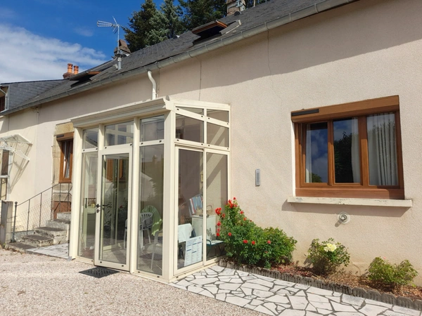 Maison à Cussy en Morvan  de 136 m2 - 8 pièces - diverses dépendances - terrain 1182 m2