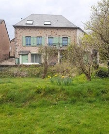 AUTUN (71) - Stone house 165 m2 - 7 rooms (4 bedrooms) - garage - workshop - LAND 1165 m2