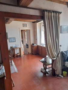 Maison à Cussy en Morvan  de 136 m2 - 8 pièces - diverses dépendances - terrain 1182 m2