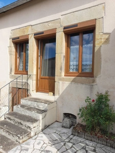 Maison à Cussy en Morvan  de 136 m2 - 8 pièces - diverses dépendances - terrain 1182 m2