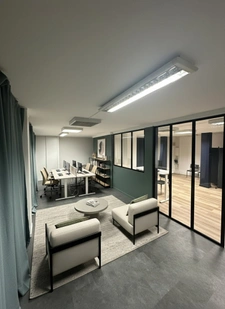 Local commercial 92 m² (type bureau, profession libéral, auto école, centre de formation) + 4 Places de parking - SECTEUR HÔPITAUX/FACULTE