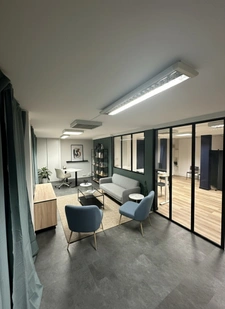 Local commercial 92 m² (type bureau, profession libéral, auto école, centre de formation) + 4 Places de parking - SECTEUR HÔPITAUX/FACULTE