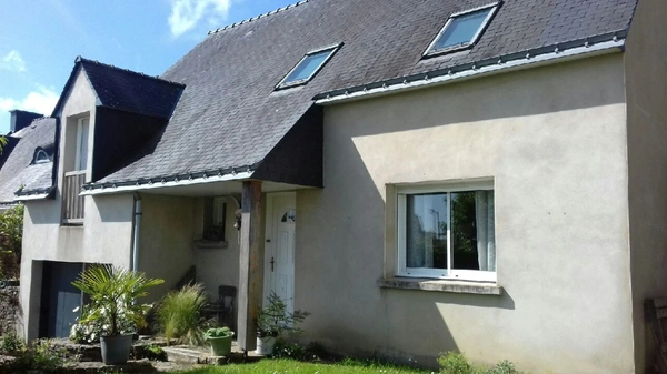 Maison chaleureuse de 98.74 M2 dotée de 4 chambres  avec terrain arboré et structuré avec terrasse exposition Sud-Ouest
