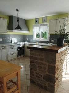 Maison chaleureuse de 98.74 M2 dotée de 4 chambres  avec terrain arboré et structuré avec terrasse exposition Sud-Ouest