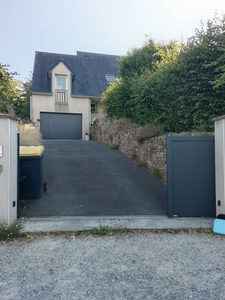 Maison chaleureuse de 98.74 M2 dotée de 4 chambres  avec terrain arboré et structuré avec terrasse exposition Sud-Ouest