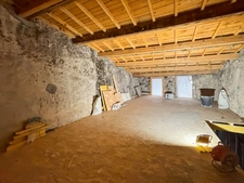 Ancienne grange a finir de rénover – 114 m² – Garage + Terrasse – Chauriat 63117 